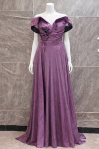 فساتين • مغسولة ومكوية • توصيل