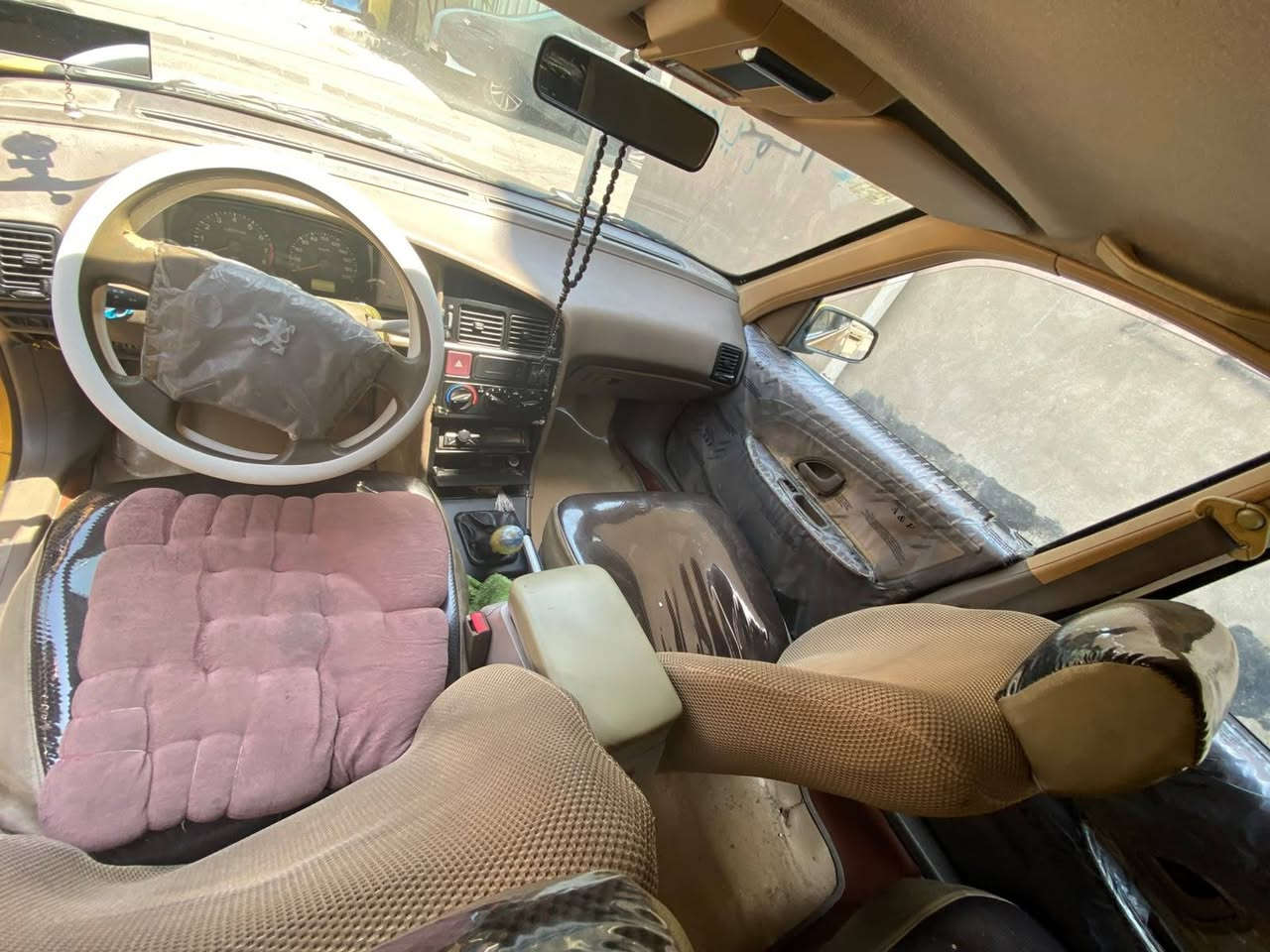السلام عليكم بيجو لمييس مديل٢٠١٦ لا تنقيص لاتبخير  تبريد تدفئه شغال   اي ضربه مابيه فقط بنيد مصبوغ ففقط سياره خير منالله مال شغل هيئة عليه ٤اشهر وماعليها غرامه  مكاني بغداد الشعب *********** سعر ٤٥ وبيها مجال
