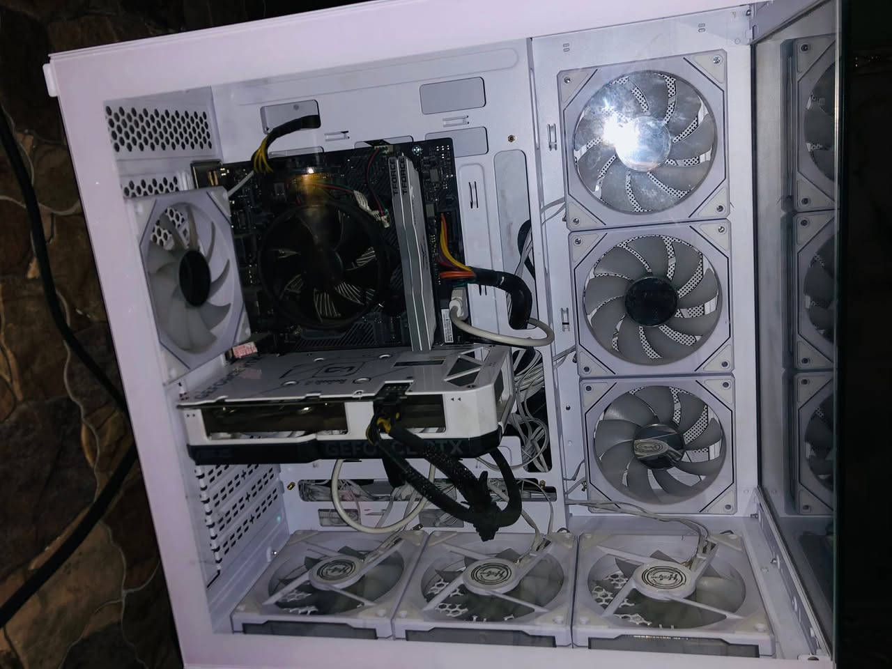 السلام عليكم تجميعة pc للبيع المواصفات :
Motherboard H610M-E M.2 V20
(GPU) RTX4060 8GH  2fan
(CPU) intel core i5 - 13400f
RAM DDR4 2*8 = 16gh 3600hz 
SSD 1T
Cas 7 fan
Borsplay 650w
DEEPCOOL ALTA 9
‏ ups اونلاين
قيم بما يرضي الله وانا بالخدمه


**إذا كنت صاحب هذا الإعلان وتريد حذفه لأي سبب، رجاءا أرسل رسالة إلى الدعم الفني**