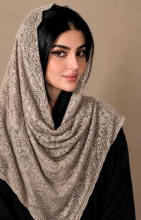 ✨ وصل شال الذكاء الاصطناعي الترند ✨ 🧵 خيط بريسم وقماش تول فاخر 💎 نعومة...