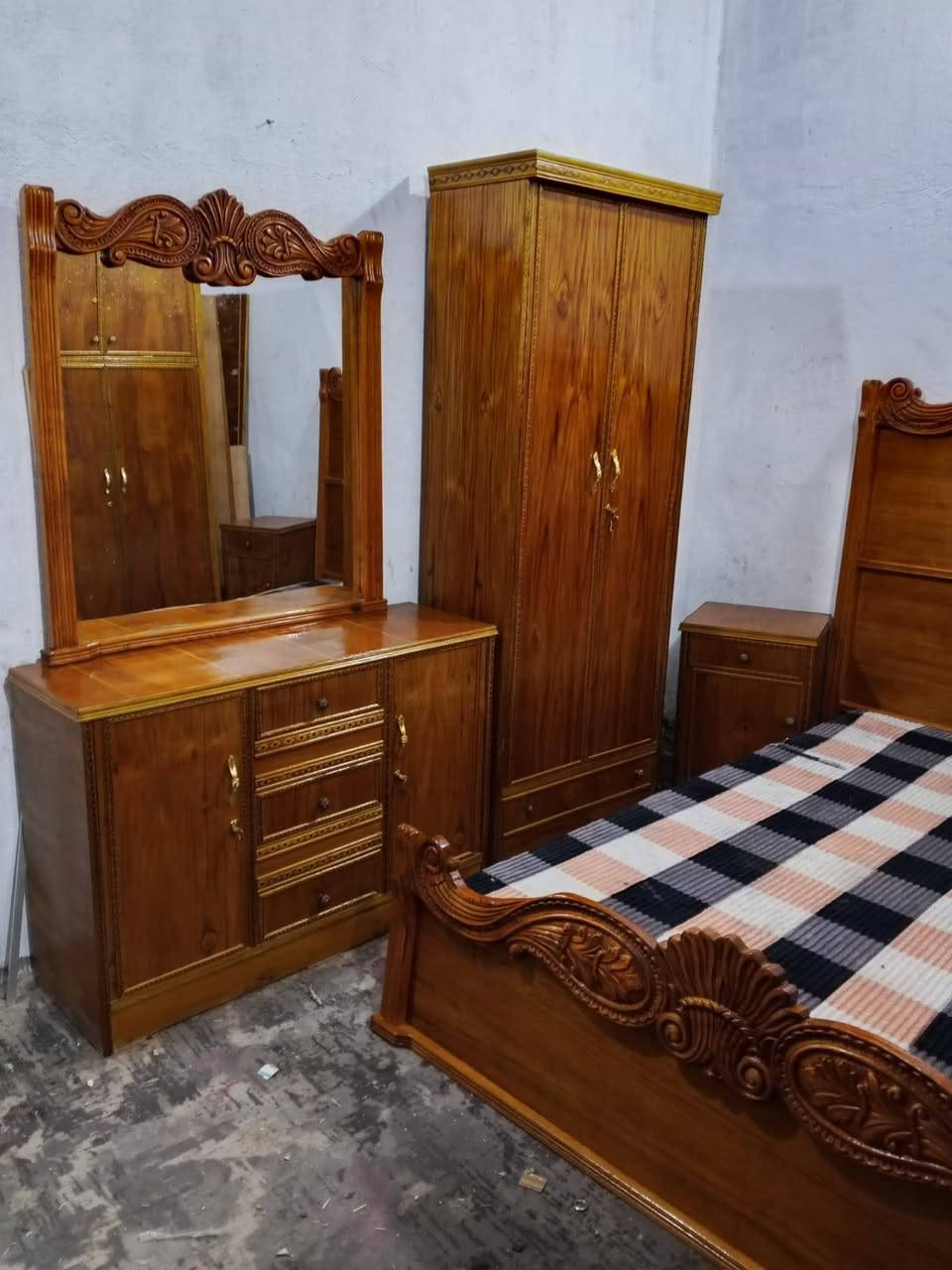 650غرفه زان خمس ابواب صاج نزاكه زاويه كنتوريه اخت الجديده بغداد الحسينيه مال الراشديه وعندي توصيل ***********

