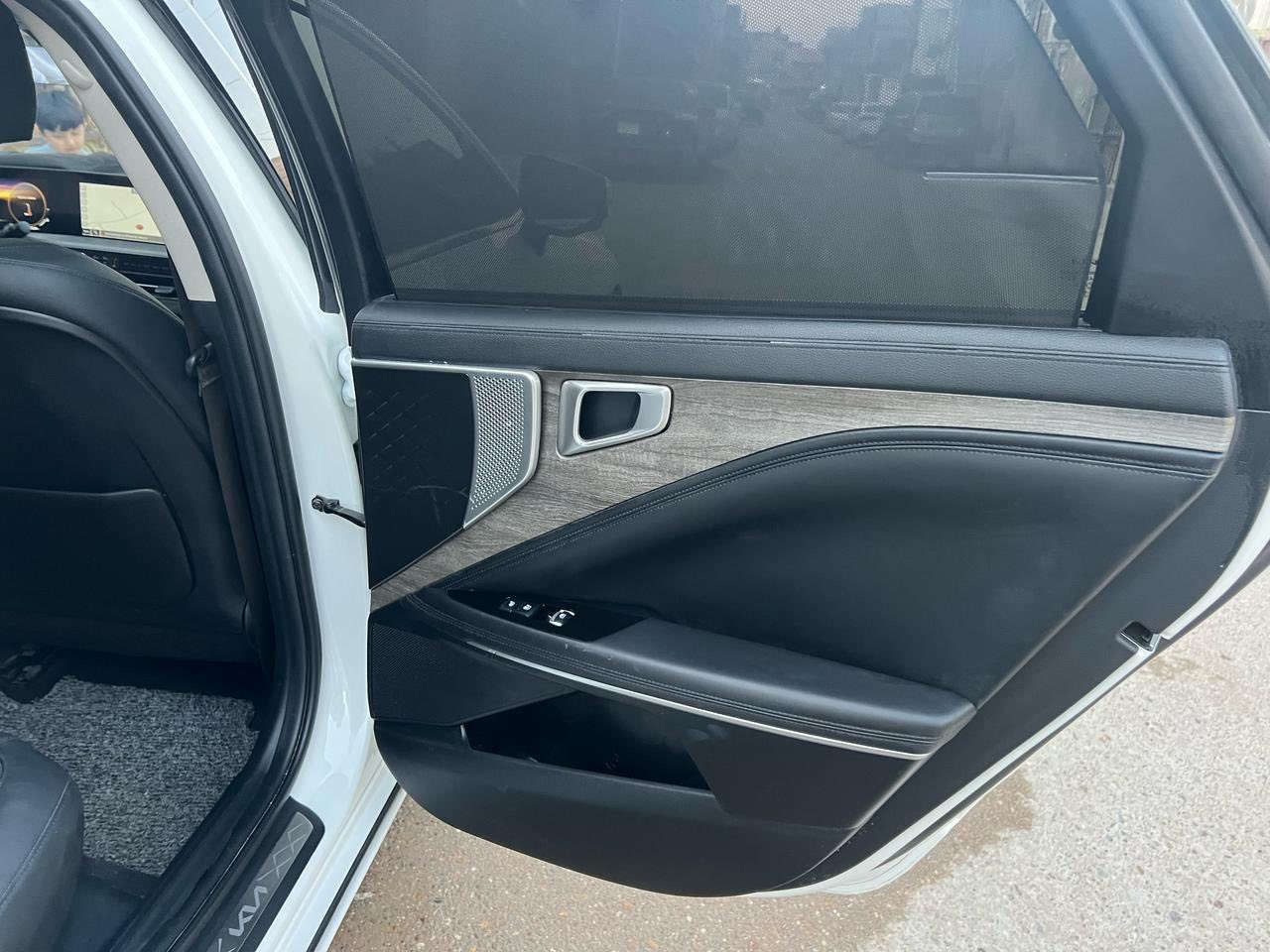 السلام عليكم. للبيع سياره غاز بلادي K82023
***********. 
مرقمه ديالى بسمي السياره كدامك وهذا السونار مالتها فول الاخير. السعر 185 بيها مجال
