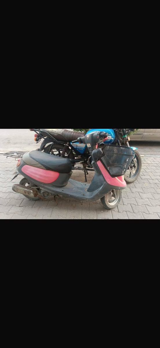 عندي دراجة للبيع هاي صورتها العنوان حي الاطباء مقابل مطعم الماعون السعر 200 وبيها مجال بسيط   ***********8
