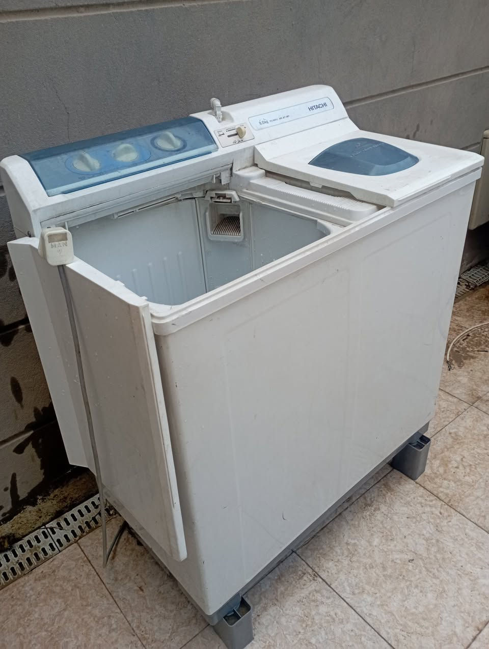 السلام عليكم 
غساله هيتاشي حوضين شغاله بحاله جيده 
السعر 100الف 
مكاني ديوانيه


**إذا كنت صاحب هذا الإعلان وتريد حذفه لأي سبب، رجاءا أرسل رسالة إلى الدعم الفني**