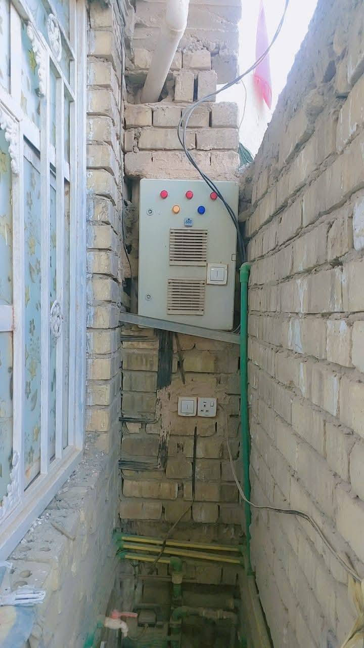 سلام عليكم بيت الايجار بحي الكوفه على شارع ميه متر خدمات كامله مكلف سلام ***********
