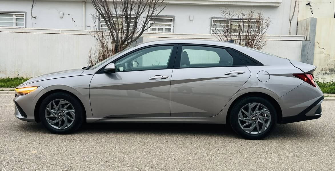 السلام عليكم (للبيع فقط بدون مراوس)
هونداي النترا ( 2024 ) الشكل الجديد ( لون سلفر )
ترقيم جديد اربيل بسم شركة وكاله تحويل مضمون100‎%‎
ضرر السيارة جدا بصيط شبر بلجاملغ الامامي فقط 
( بدون ايرباك ) السيارة جديدة بمعمنا الكلمه
( مواصفات السيارة )
بصمه بصمة ابواب تشغيل عن بعد
كيجات الكتروني 
لون الداخل رصاصي
انرة ترحيب بليدات
انارةً الداخل محيطيةً 7 الوان
تبريد لمس بيانو منفصل حار بارد
رادارات جانبية بلمري نفطه عمياء رادار    
مداخل تايب سي
محرك 2000 دوش  
السيارة جديدة جدا اي نقص مابيه من الداخل والخارج
سيرفس كامل دهن فلاتر
 السياره على وضعية الشركة كلشي بيه بلادي 
 لزكات الشركة لايلونات الشركة كتلوكات الشركة
مكاني بغداد شارع فلسطين
اي استفسار هذا رقمي *********** وتساب
