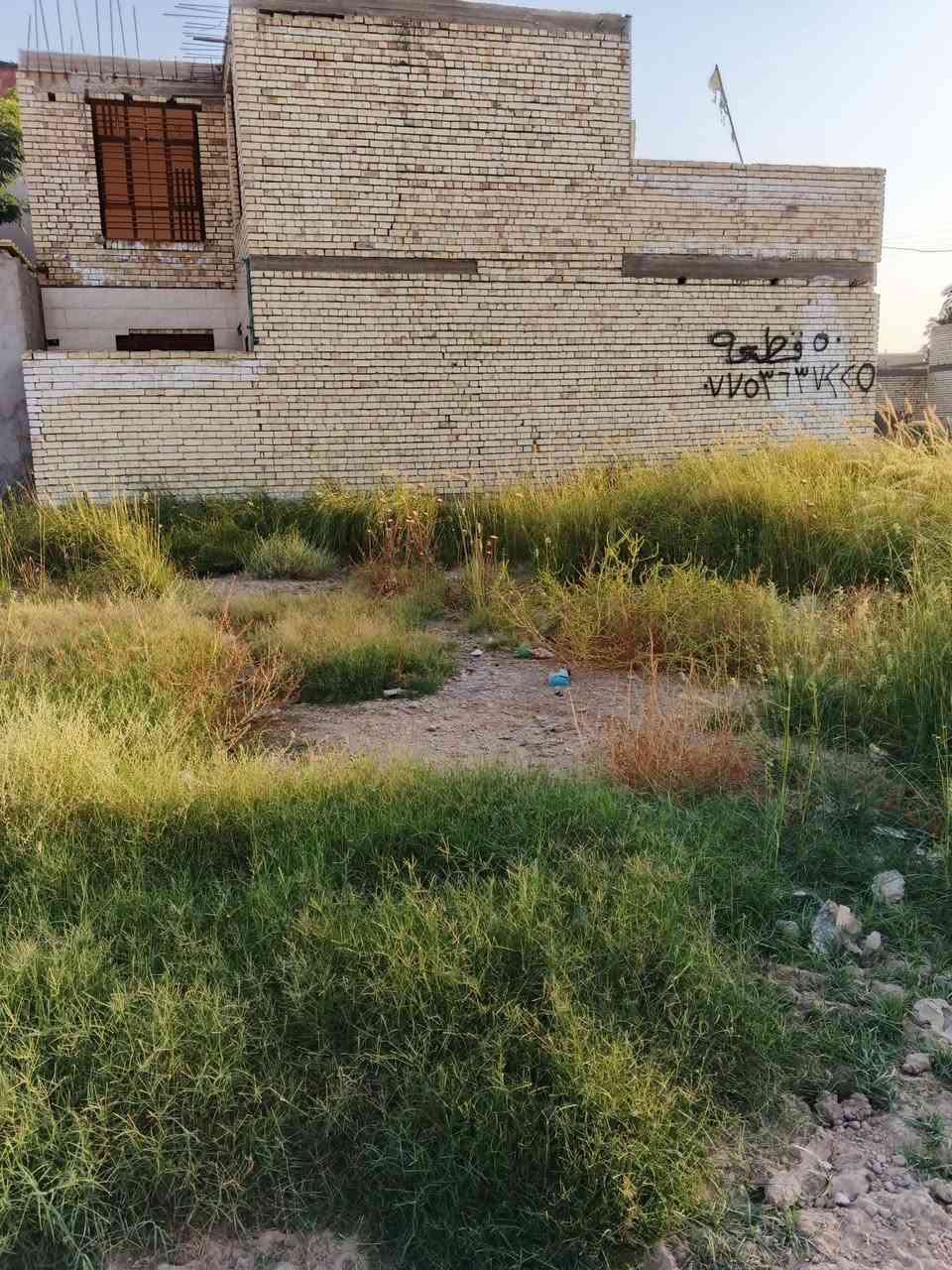 قطعة ارض للبيع المساحه 70مترا الواجه 7النزال 10سريدات القديمه المربع الثالث عقد 25مكاتبه اقرار محكمه
