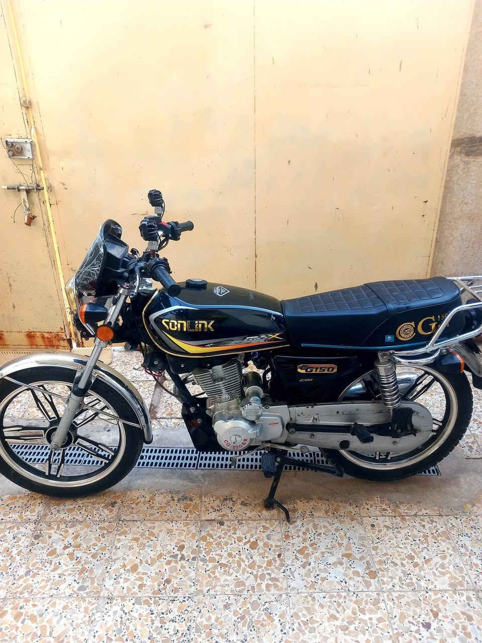 للبيع دراجة سافان موديل 24 بس وصل جاهزه ونظافه فوول السعر 750 للاتصال ***********
