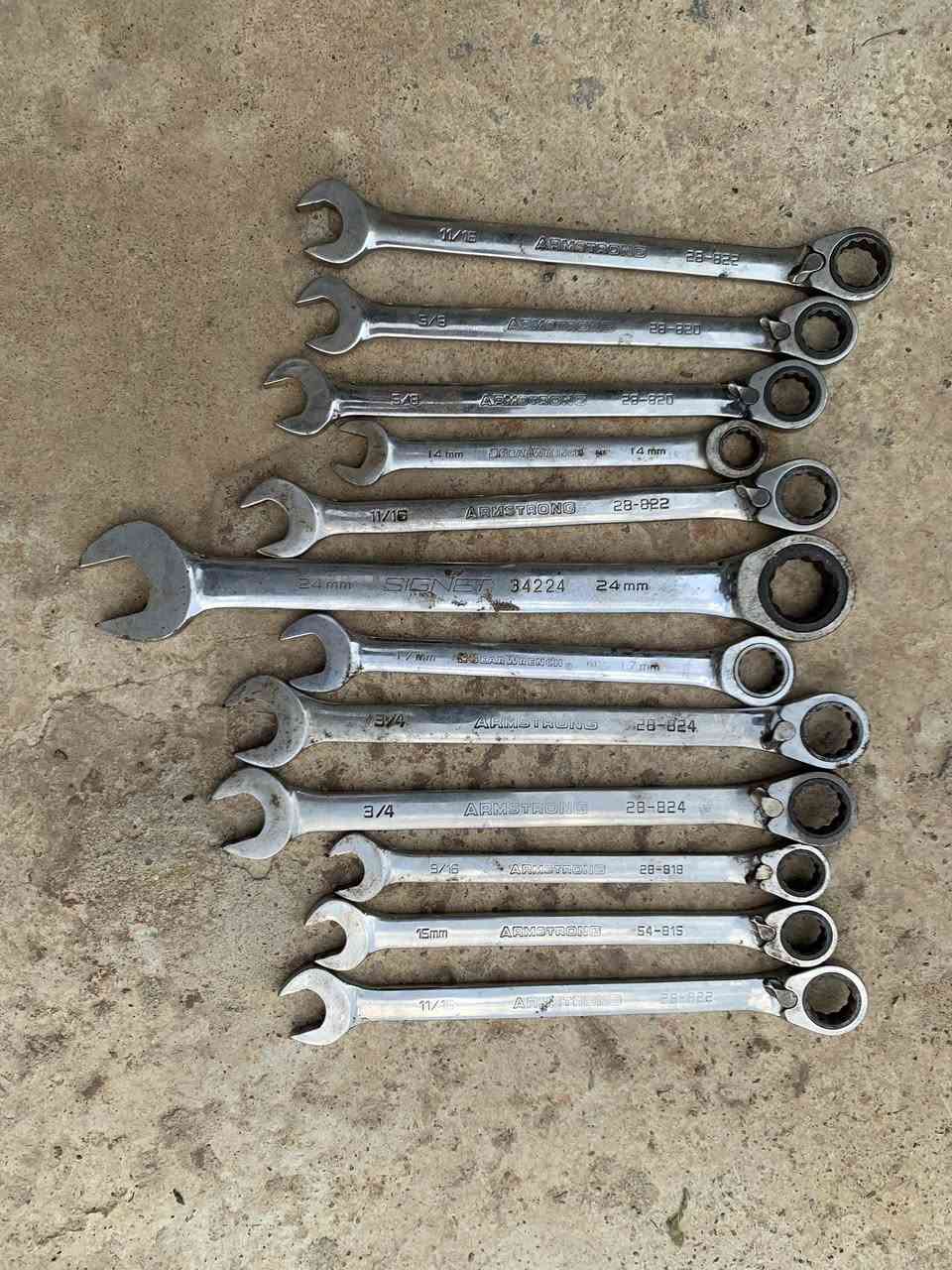 مفاتيح ARMSTRONG أمريكي أصلية
 قياسات متعدد مع يدات راجز مع لقم للبيع 

للتواصل و اتساب ***********
