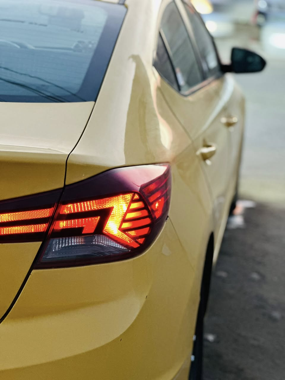 للبيع النتر 2019. فول موصفات فول عله واحد 
بصمه 
فتحه 
جلد 
محرك 2000 دوش 
مكان سياره كربلاء بطوريج 
***********
سعرهً135 وبيه مجال
