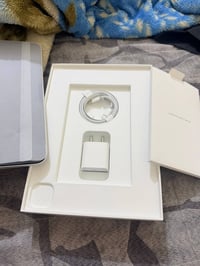 ايباد M5 • مستعمل ايام • كامل الملحقات
