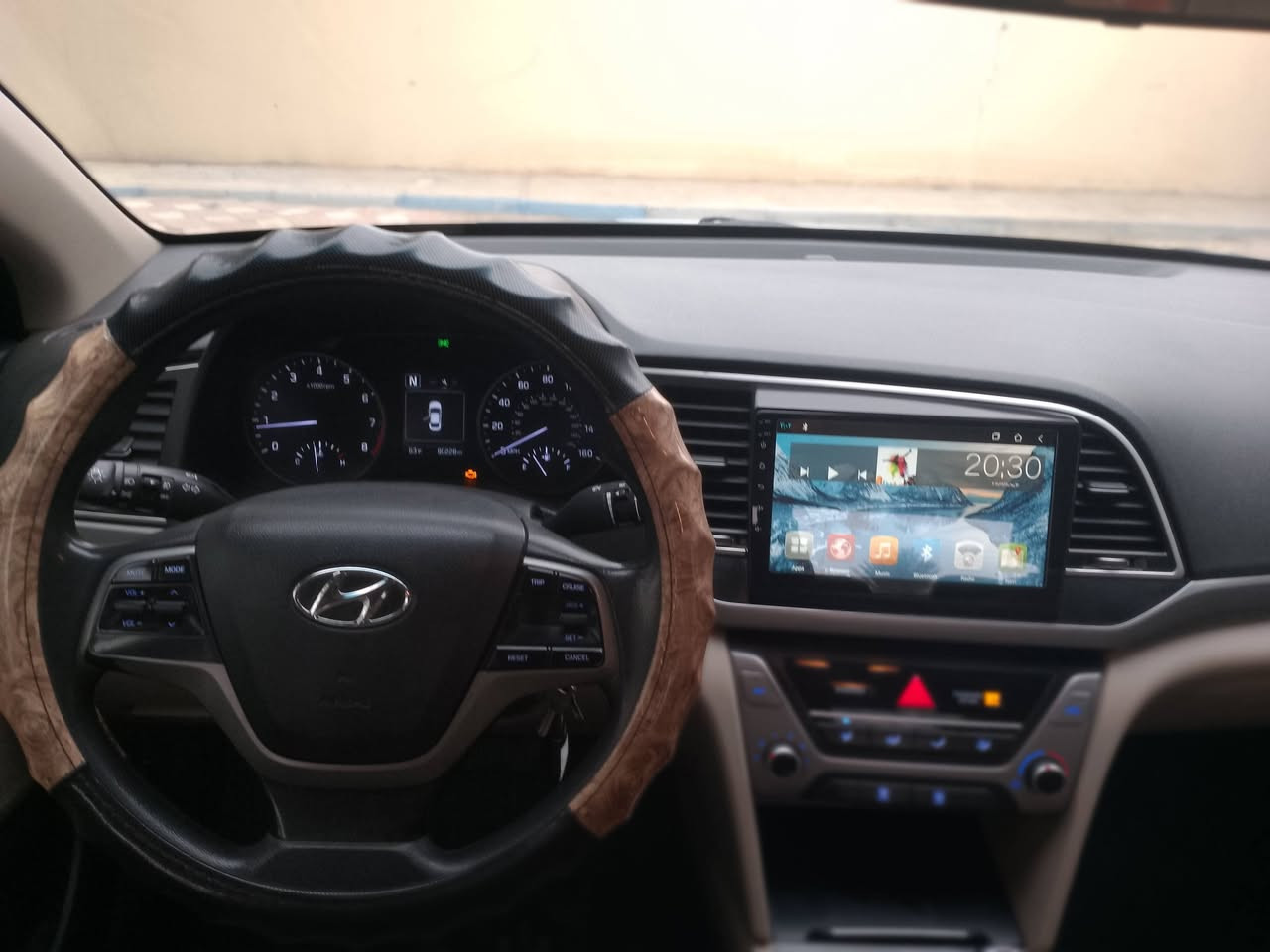 النترا موديل 2017 لون ذهبي
رقم بغداد الانكليزي الجديد السيارة بااسمي 
مكينه 2000 دوش تحكم ستيرن جهتين مانع انزلاق شاشة كبيرة تبريد وتدفئة 
السعر 122 وبيهة مجال 
مكان السيارة ديالى

رقم الهاتف: ***********
