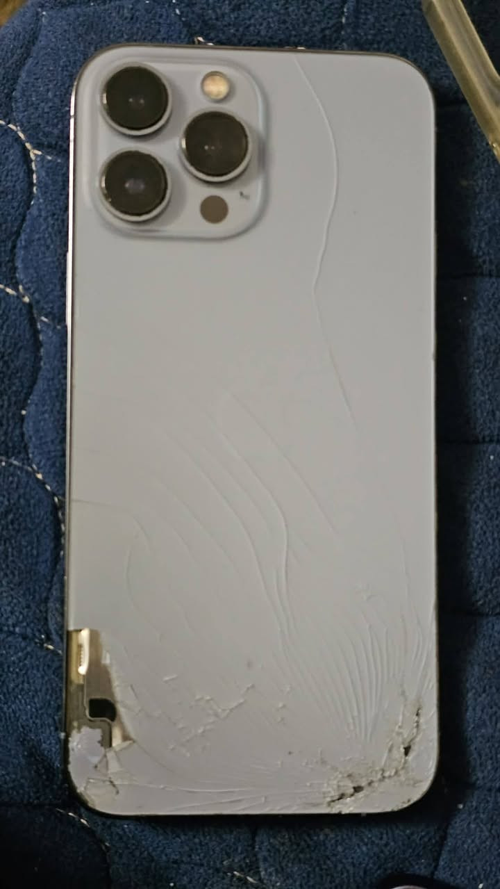 ايفون 13 برو ماكس
ذاكره 256
مبدل شاشه وبطاريه وكاله من شركه
الضرر بس في اضهر 
السعر 450 قفل
مكاني بغداد نفق الشرطه
***********
