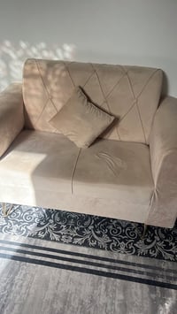 تخم للبيع تركي جديد صار ٣ اشهر من اخذته بيه حرك بواحد من الكراسي فقط و...