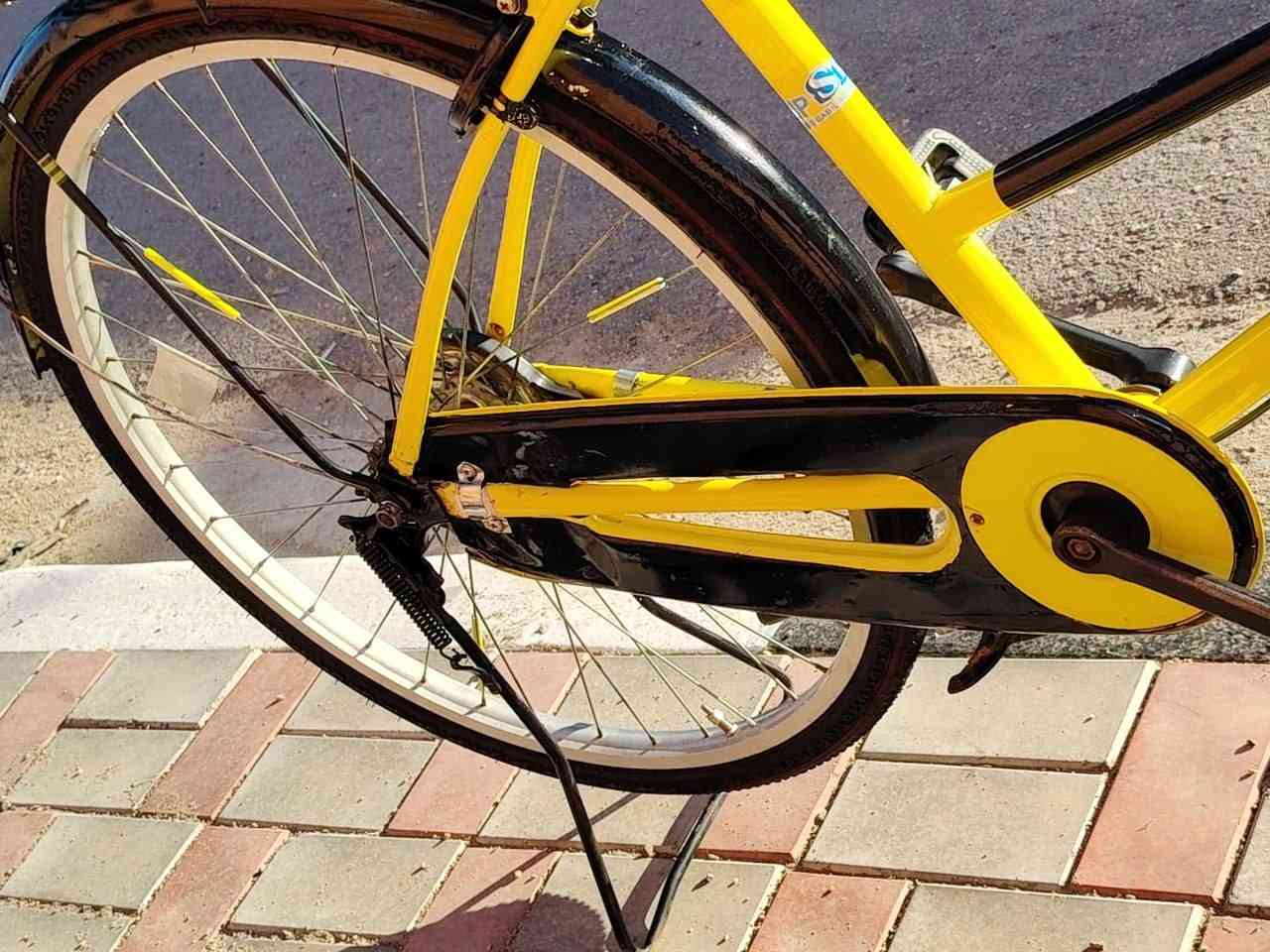 للبيع بايسكل بطه حجم 26الون ليموني 💛
شخوط قليله مال حاويه مكاني كربلاء انتفاضه الثانيه قرب محطه سما كربلاء السعر 100وبيه مجال الطيبين للاستفسار رقم هاتف *********** موجد وتساب
