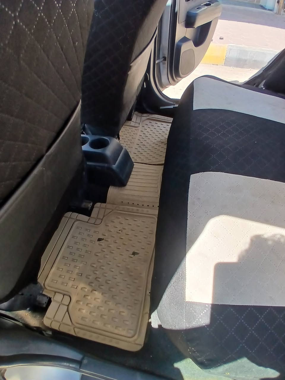 السلام عليكم
نيسان موديل 2008 وأرد امريكي 
محرك 1800 وكير at
رقم قادسية نكليزي هزة جديده سنوية ل ٣٠ 
السيارة مرشوشه صبغ حزام جاهزه سيارة 
مكان السيارة واسط الكوت مركز مدينه 
***********.    ... (سعر ٦٥ )
