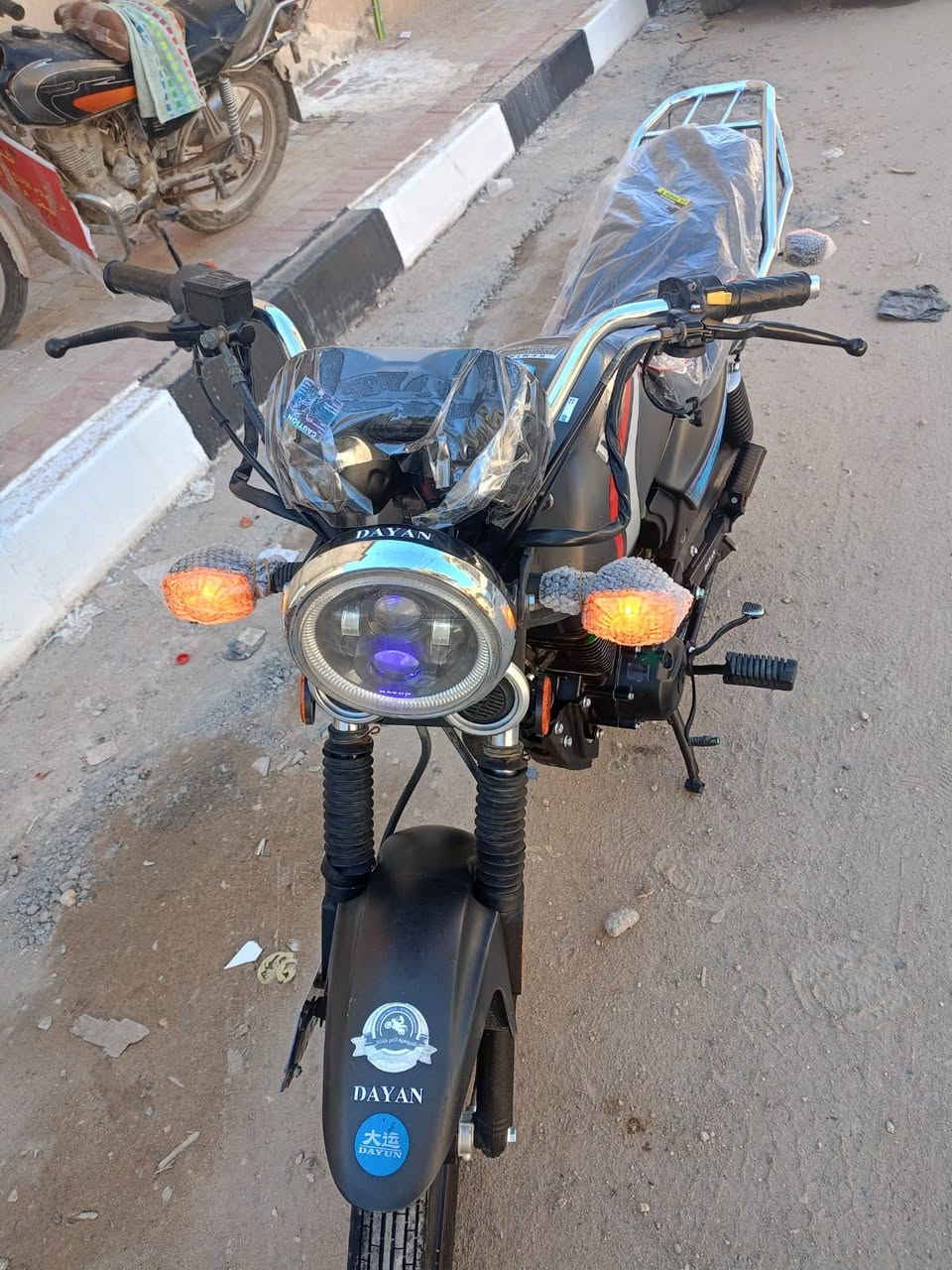 دايون مديل 2022 مكينه 200 كتابه حمره اوراق اصوليه بسمي طلعتها من معرض ثامر خلخال يعني وصل معرض ثامر بسمي دراجه امانت الله بجيس كلها بلاديه على وضع شركه محد لاعب بيها كلها شغاله سعر مليون 50 الف عنوان كربلاء ***********
