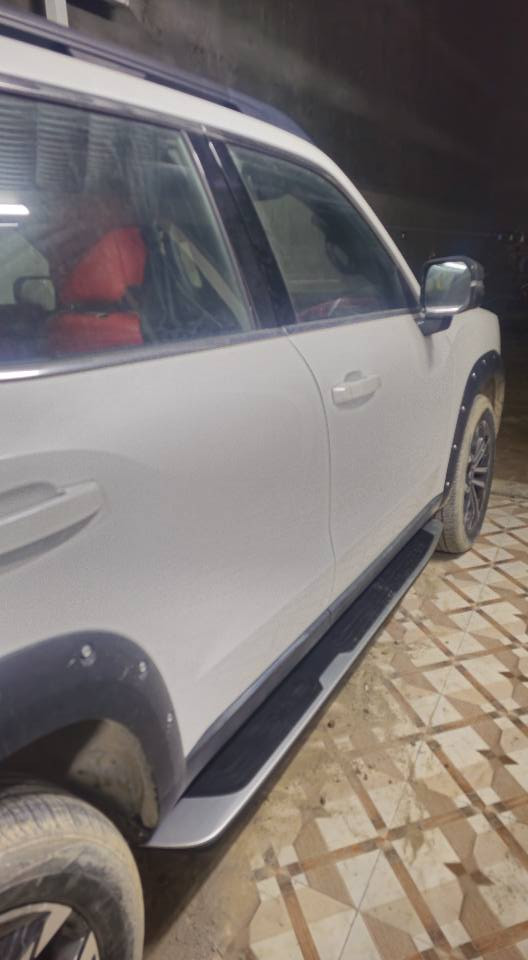 هافال داركو 
موديل  2025  ماشية 20000 وقابل للزيادة 
فول مواصفات للاخير.....  1/1
مكفولة كفالة عامة بوضع الشركة.. 
رقم بصرة بإسمي تحويل مباشر.... 
مواصفات فول 
* التعرف على اللوحات المرورية.
* وسائد هوائية.
* جسم معدني قوي.
* كاميرا محيطية 360 درجة.
* أنظمة المساعدة في حالة الازدحام المروري، وتحذير حركة المشاة.
* نظام مساعد الركن.
* مسجل بيانات الحدث.
* مكابح الركن الإلكترونية.
* مثبت السرعة.
* أنظمة التحكم بالجر، والتحكم الإلكتروني بالثبات، وقياس ضغط العجلات، ومساعدة الهبوط والإقلاع على المنحدرات.
* مساعد الفرامل الآلي.
* مانع انغلاق المكابح ABS، وتوزيع قوة الفرملة إلكترونيًا (EBD).
* مانع تشغيل المحرك (الإيموبلايزر).
* نقاط تثبيت كرسي الأطفال (ISOFIX).
* قفل مركزي.
وتنفرد سيارة هافال دارجو   بما يلي:
* تحكم إلكتروني ذكي.
* أنظمة تحذير مغادرة المسار، ومساعد المحافظة على المسار، ومساعدة البقاء في مركز المسار.
* نظام تحذير النقاط العمياء.
* مساعد تغيير المسار.
* نظام الحفاظ على المسار في حالات الطوارئ (ELK).
* تحذير الجانب الخلفي وفرامل الجانب الخلفي.
* تجنب الاصطدام الخلفي.
* مثبت السرعة الذكي.
* الركن الأوتوماتيكي بالكامل.
* تحكم ذكي في المنعطفات، والتحكم في جميع التضاريس.
* 6 مجسات رادار أمامية.
* التنبيه من التصادم الأمامي وفرامل طوارئ أوتوماتيكية
* نظام تشغيل/ إيقاف ذكي (stop/ start).
* زر تشغيل وإطفاء.
* فتحة تكييف هواء للمقاعد الخلفية.
* دخول ذكي بدون مفتاح.
    

للإستفسار  *********** واتساب البصرة, العراق
