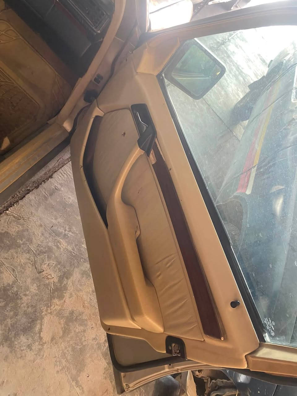 السلام عليكم مارسديس موديل 92 سعر 45 وبيها مجال ***********
