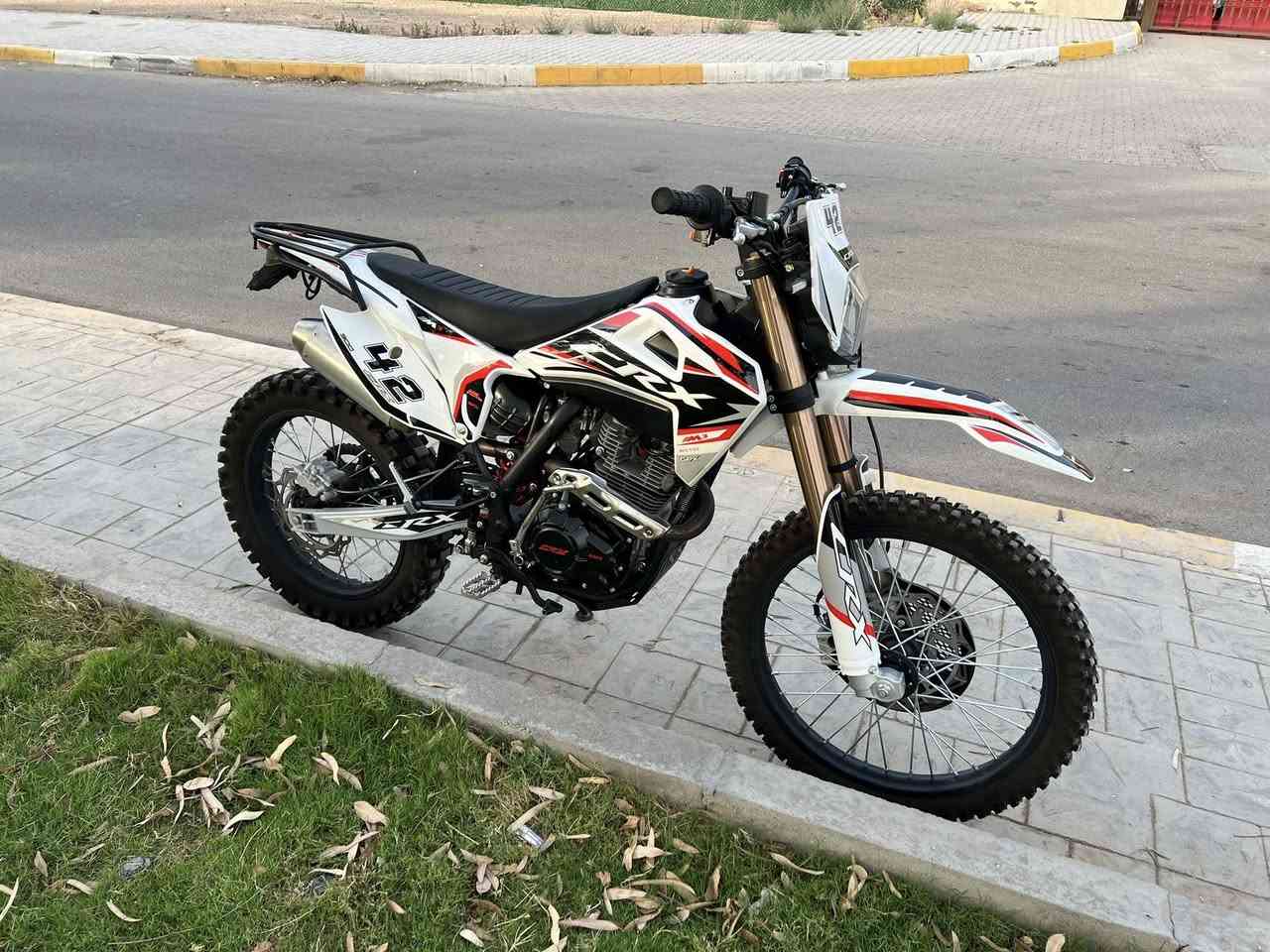 قفاز 
CRX/350
موديل 2026
ماشي 120 km
بعده زيرو. مره وحده مبدل دهن 
كفاله عامه 
السعر مليون ٦٥٠ 
ماخذه من علي جمعه بشهر ٣
بغداد الكرخ 
***********
