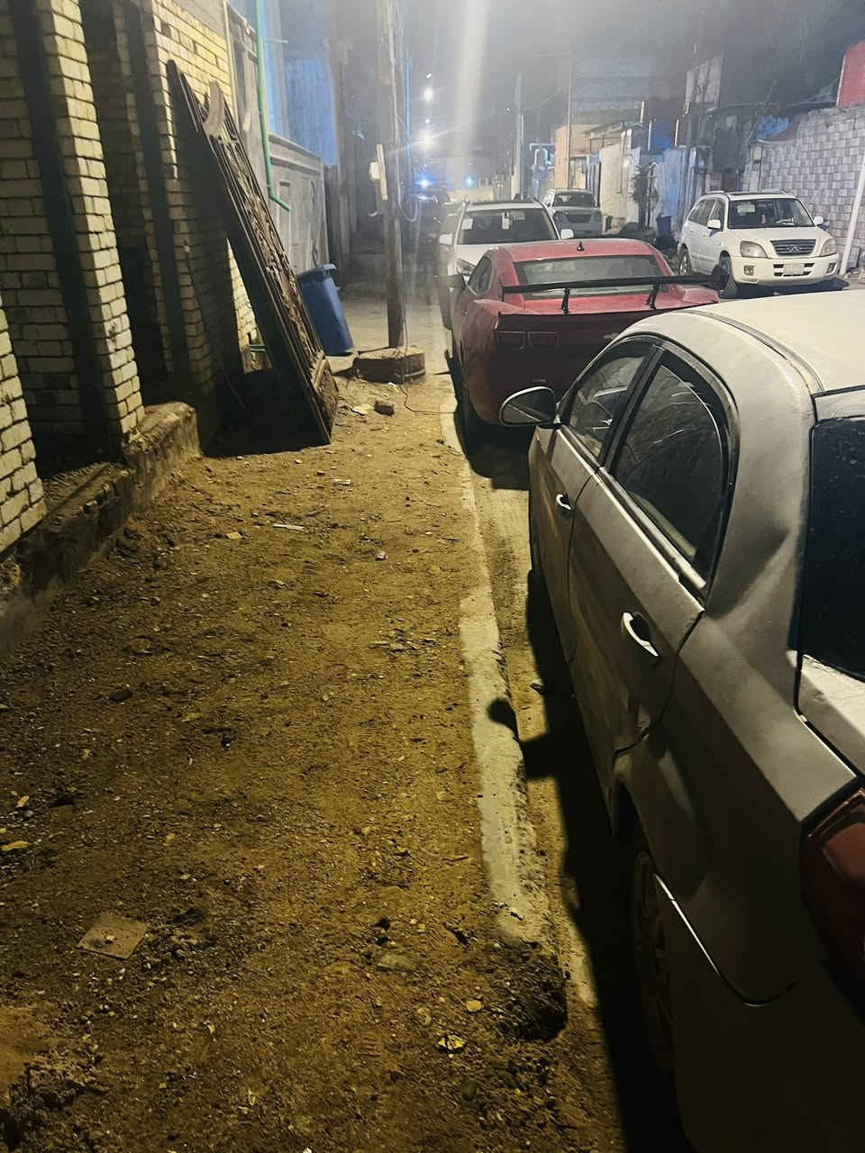 السلام عليكم شباب سياره للبيع شيرين فلاوين مديل 13 مكينه جديد كيرها جديد حداديه تعبانه تبريد ناقص بوري بس شغال تبريدهه سياره كوم حديد فقط بس راعي سياره حره مو قصاد متهيه 2018 سياره شغال ترايهه حلوه كهربائيه شغاله بس كيلو متر ماشغال يرادله حساس سعر ب 18 بيهه مجال قليل الرقم *********** مكان بصره
