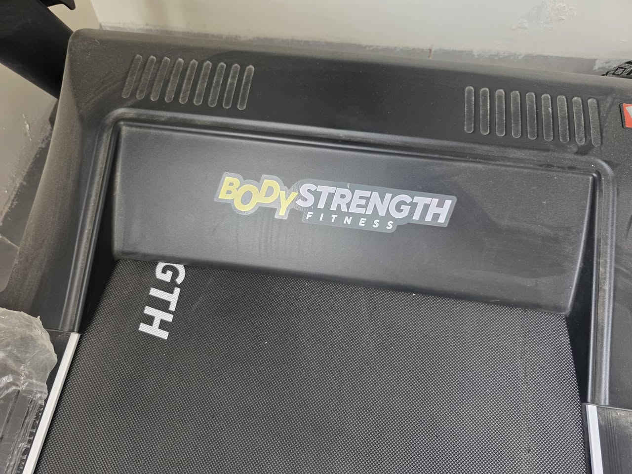 ئامێری ڕاکردن بۆ فرۆشتن
بۆ ئەوانەی دەیانەوێت لە ناو ماڵەکەی خۆیاندا وەرزش بکەن و کێشیان دابەزێنن، ئامێرێکی ڕاکردنی زۆر خاوێن و بێ کێشەو بۆ فرۆشتن هەیە.
شوێن: [کەلار ].
​بۆ پەیوەندی و زانیاری زیاتر:
📞 [***********]
یان نامە بنێرە بۆ مەسنجەر.
