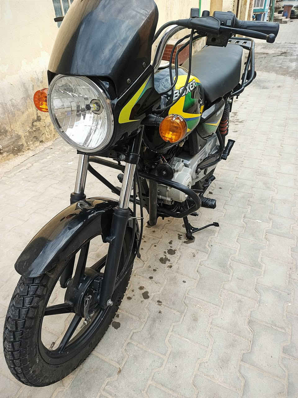 السلام عليكم دراجة بوكسر مديل 23 نضيفة تجي تفحص اوراق اصولي يم مكتب حسين ابسيف سعد كبل تزجيل السعر مليون و400 الشراي يتصل على الرقم التالي مكاني كربلاء مامتواجد على الفيس ***********
