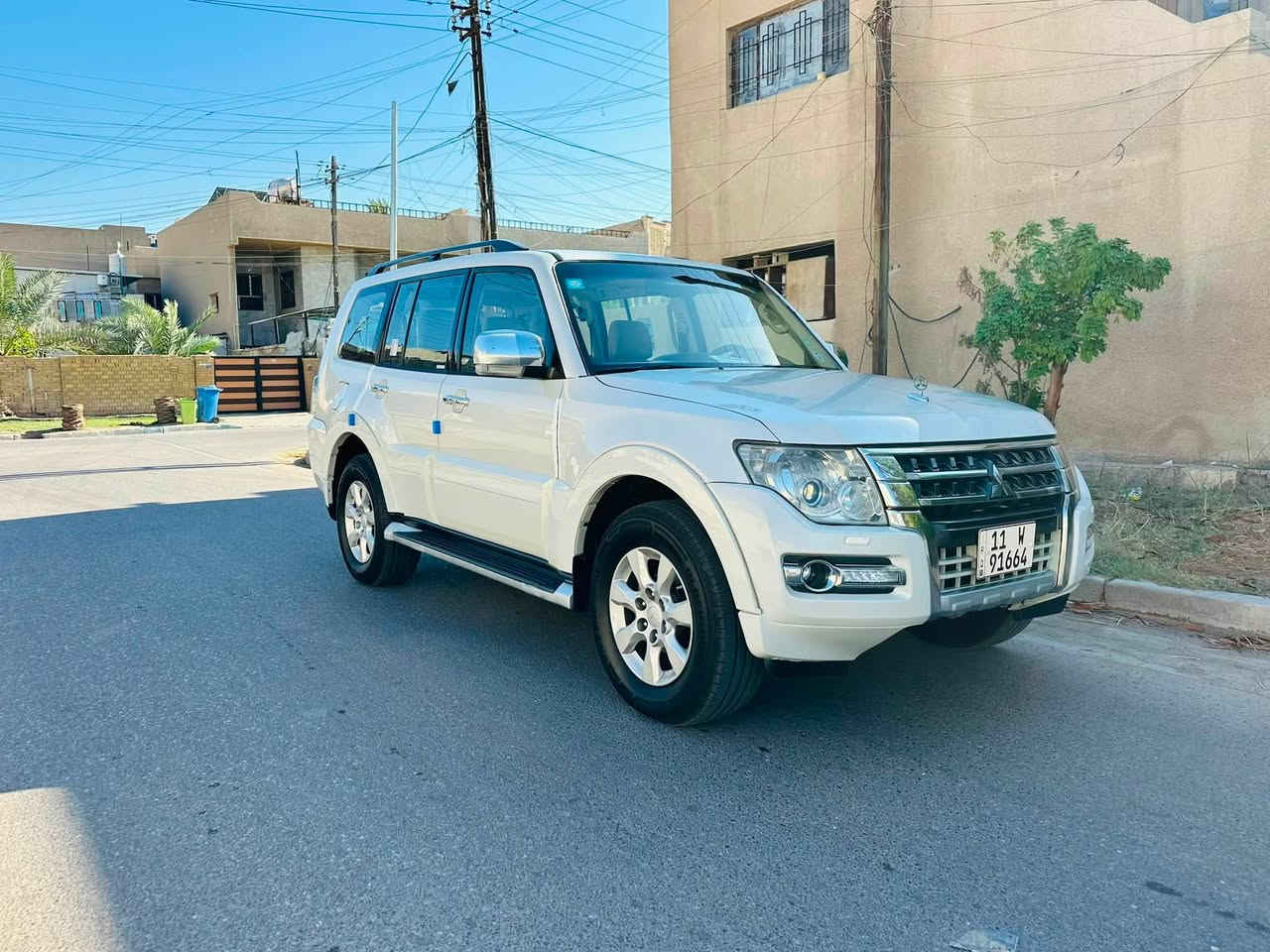 السلام عليكم اخوان
للبيع  فقط وبسعر مناسب 
متسيوبيشي باجيرو 2015 حبتور 
محرك 6 سلندر 3500
كير اوتو 
ماشيه 170 الف

المواصفات
سلايد فتحه سقف
شاشه وسائط اندرويد
كامره خلفيه
دمام صوت بلاد
تحكمات ستيرن 
داخل صاج
كشنات جلد
كشنات كهرباء
7 راكب 
فور ويل 4❌4
حساس خلفي
ثلاث قطع تبريد 
ثلاجه 
رقم سياره بغداد سنويه وهزه جديد
تحويل مباشر 
اخوان سياره بيه قطعه وحده صبغ باب سائق
وشبر تكحيل كارت
مكان السياره بغداد الكرخ
السعر  (153) وبيه مجال 
للاستفسار***********
