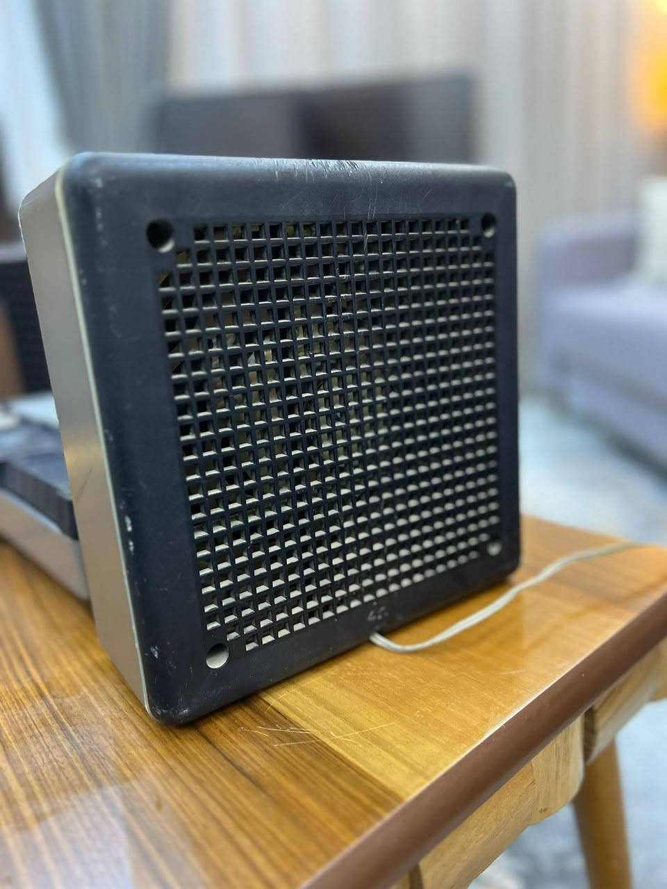 مسجل كاسيت هو طراز Philips N2412 ستيريو. تم تصنيع في السبعينيات (حوالي عام 1976) نظافة 90% للاستفسار *********** يوجد توصيل لجميع المحافظات السعر على الخاص
