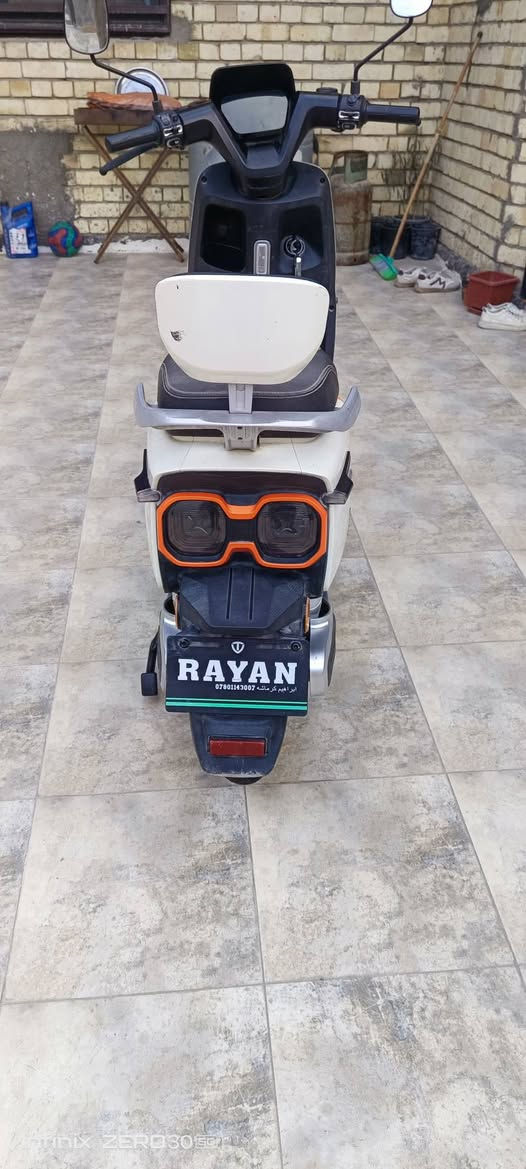 ريان غني عن التعريف اخو الجديد  ماخذها قسط ابيع نقد الشراي يتصل ويدلل ***********
