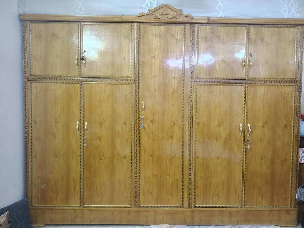 سلام عليكم عندي هاي الغرفه قبل للبيت نضيفه حيل سعرها 900 وبيها مجال عنوان مدينه الصدر هاتف ***********
