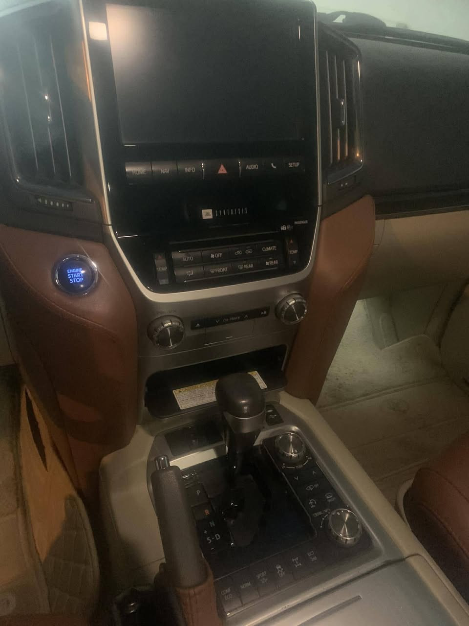 السلام عليكم
لاندكروز v.x.s اسود
8 سلندر
رقم اربيل الدولي الجديد
مواصفات لكزز
خمس كامرات
شاشات بلكشنات
صندوك كهربائي
وبقيه المواصفات الفول معروفه
مكفوله من الصبغ والتبديل عدا بارد خفيف بلجامرلغ
العنوان/ديالى_بعقوبه
السعر/٥٤٠ وبيها مجال
للاستفسار/***********
