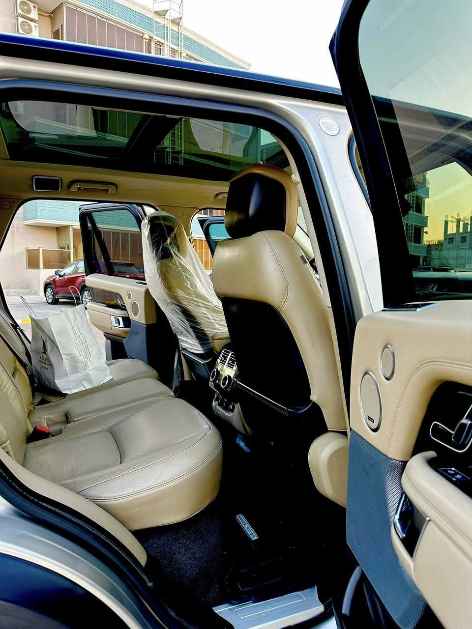 رنج روڤر ڤوك HSE
‏‎الموديل ـ 2020

محرك 8v سوبر جارج

‏‎عداد 68,000 

‏‎داخل لون عسلي 

‏‎كشنات متصل المرغوب

‏‎مواصفات كاملة 

‏‎قمارة شامواه + ‏‎بانوراما

‏‎دوسات + ابواب +صندوك + مرايات  شفط

‏‎رادار + كامرات 5 

‏‎شاشات عدد 3

‏‎وباقي مواصفات ل HSE 

‏‎صيانة وادامة كاملة بدون نواقص

للتواصل :***********
