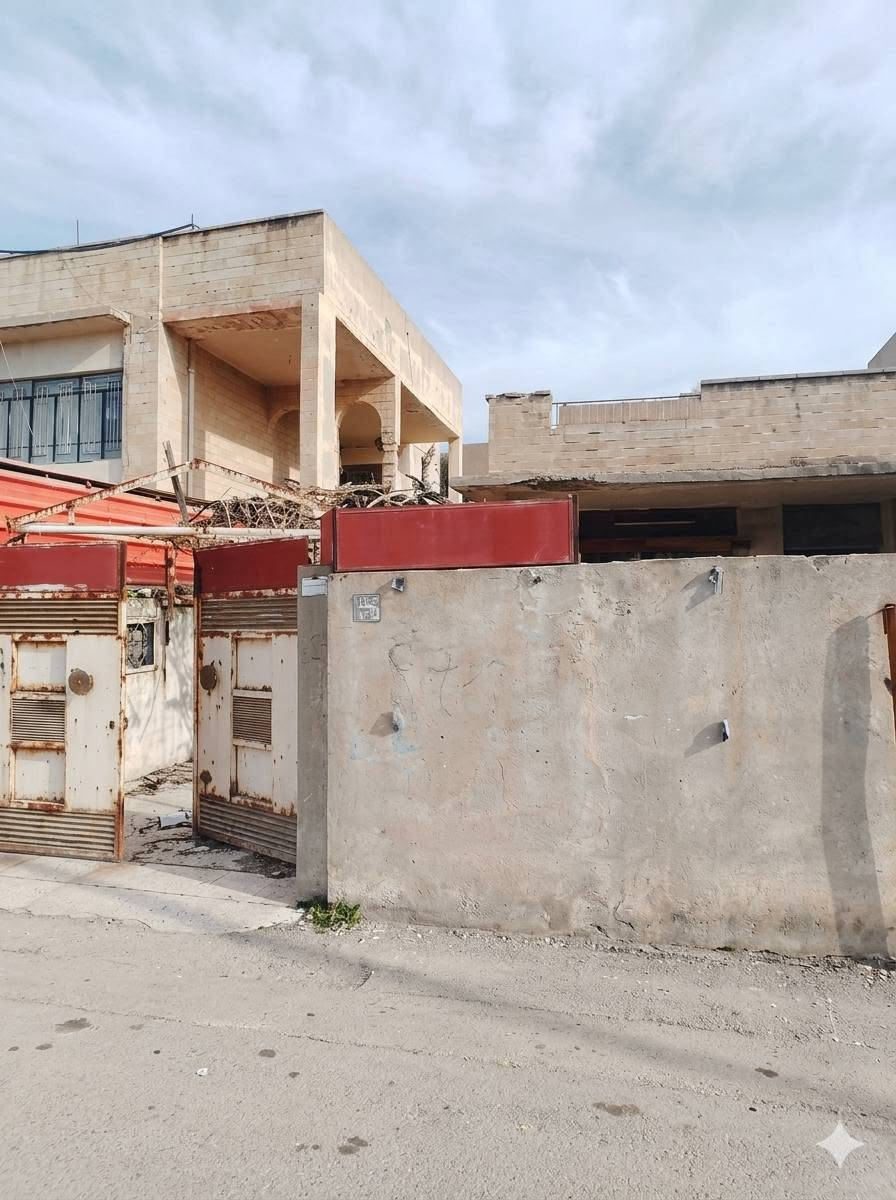 السلام عليكم
نصف عقار للبيع يقع على سايدين تجاري  في حي النجار بضهر جامع بهاء الدين المساحة الكلية للبيع 170 متر واجهة 8 موقع مميز النصف الاخر مباع  سعر المتر مليونين ونصف قابل للتفاوض للاستفسار الاتصال على الرقم ***********
