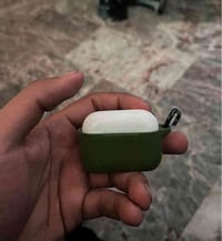 Airpods pro 2 للبيع  السماعه كاصها من ابل نفسهم فبل تقريبا ٥ اشهر  الس...