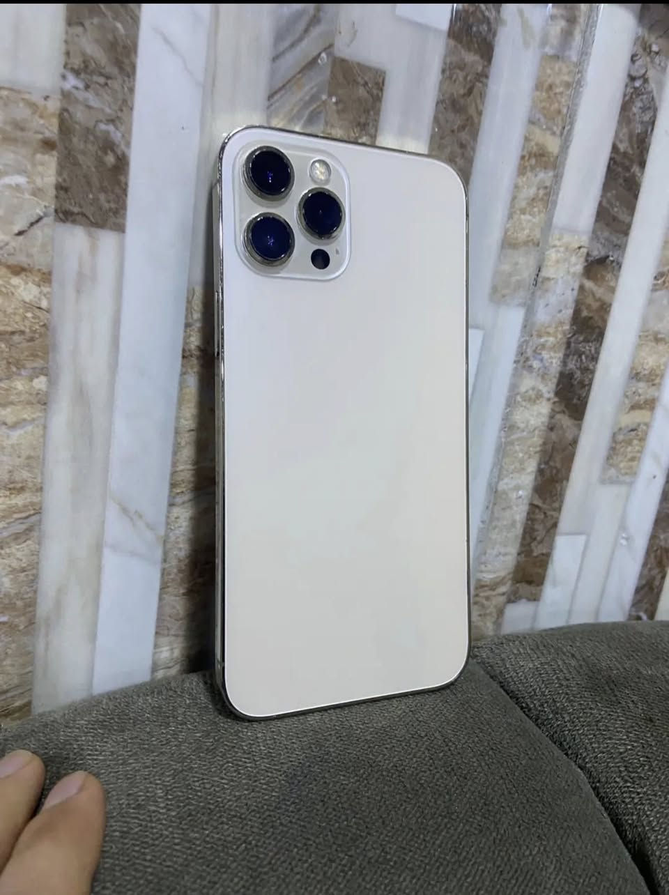 ايفون ١٢ برو ماكس
دبل سيم ذاكره ٢٥٦ 
بطاريه ٧٥ لون ذهبي
ملاحضه فقط شاشه مبدل وهسه مكسور بس شاشه اصليه
سعره ٢٩٠ بي مجال قليل مكاني كركوك قادسيه ثانيه 
رقمي ***********
