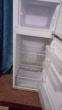 ثلاجه للبيع ماركه تركيه  حجم وسط شغاله ونظيفه جدا  السعر ٩٠الف ٠٧٨١٠٢٠...