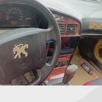 محور • قابل للتفاوض • ناصرية مركز