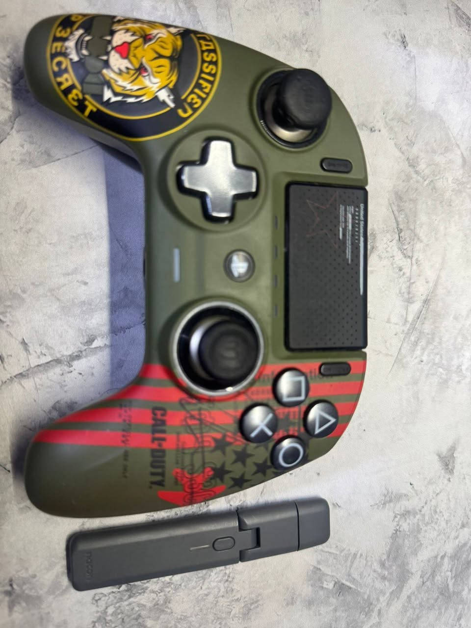 🔥 للبيع – جوستك Nacon Revolution Pro Controller إصدار Call of Duty 🔥 مستخدم قليل حبايب 
🎮 جوستك احترافي أصلي من Nacon إصدار Call of Duty المميز.
✅ مناسب للبلايستيشن 4 والبي سي (PC).
✅ بيه أزرار خلفية قابلة للتخصيص.
✅ تحكم احترافي وسرعة استجابة عالية.
✅ يجي وياه القطعة الأصلية ولحافضه
✅ حالته نظيفة وشغال بدون مشاكل.
📍 تجي تفحصها يمي وتدلل
💰 السعر: 60 الف


**إذا كنت صاحب هذا الإعلان وتريد حذفه لأي سبب، رجاءا أرسل رسالة إلى الدعم الفني**