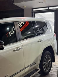 لاندكروز ٢٠٢٣ رقم اربيل ماشيه ٩٠ الف مكفوله كفاله عامه من كلشي مغلفه p...