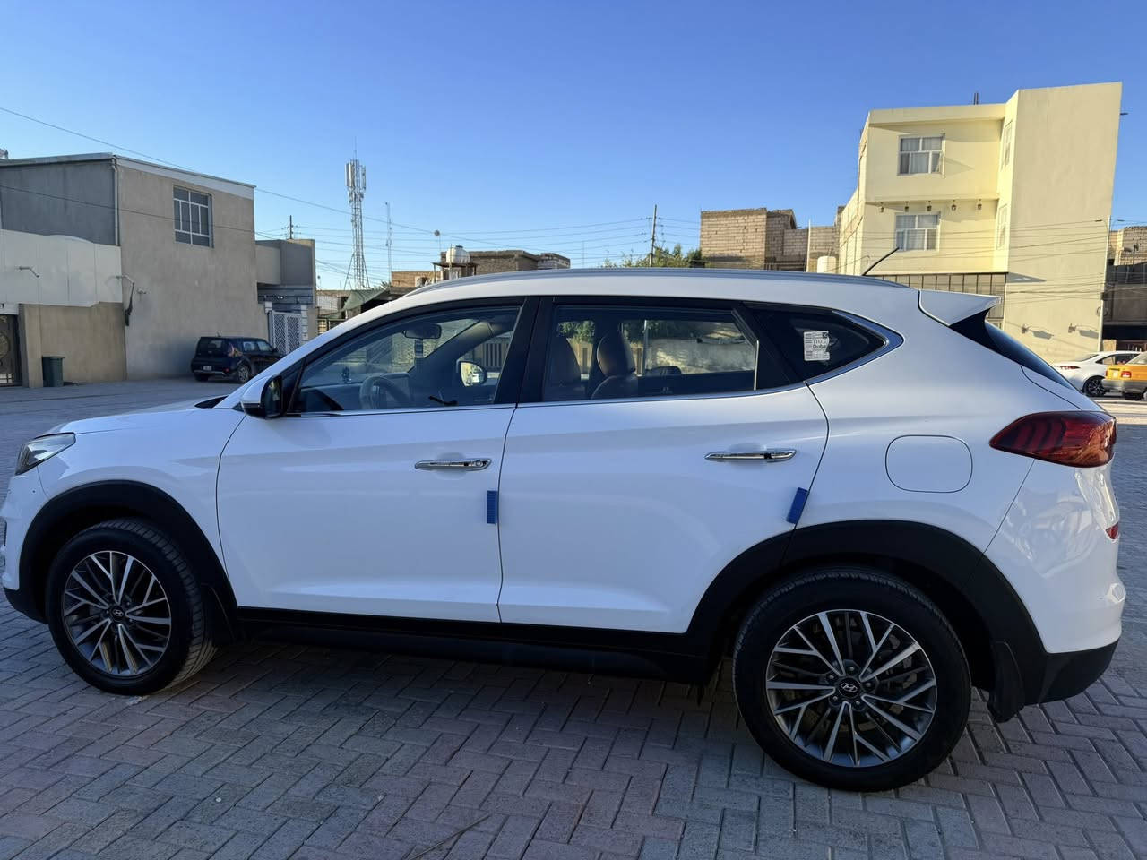 للبيع توسان ٢٠ محرك ٢٠٠٠ رقم كربلاء  مكفولة مكان السيارة كربلاء للاستفسار الاتصال على الرقم ***********
