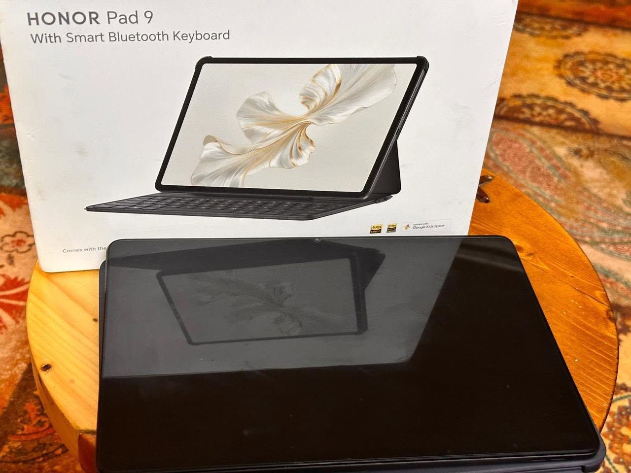 السلام عليكم ايباد HONR pad9
مستخدم للدراسه 
نظافة 100
ذاكره256
عشوائيه16
90فريم
كامل ملحقات +الكيبورت مالته الاصلي
السعر 240وبي مجال
مكان بغداد الشعب 
رقم(***********)
