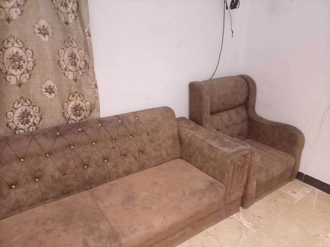 نص تخم ٥٠ الف مكان غزاليه رجلينه موجوده بس شلناه بسبب مدخل من الباب


**إذا كنت صاحب هذا الإعلان وتريد حذفه لأي سبب، رجاءا أرسل رسالة إلى الدعم الفني**