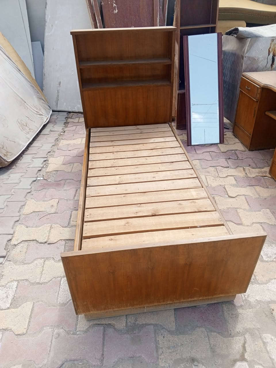 غراض للبيع في ابودشير شارع الضغط
***********
