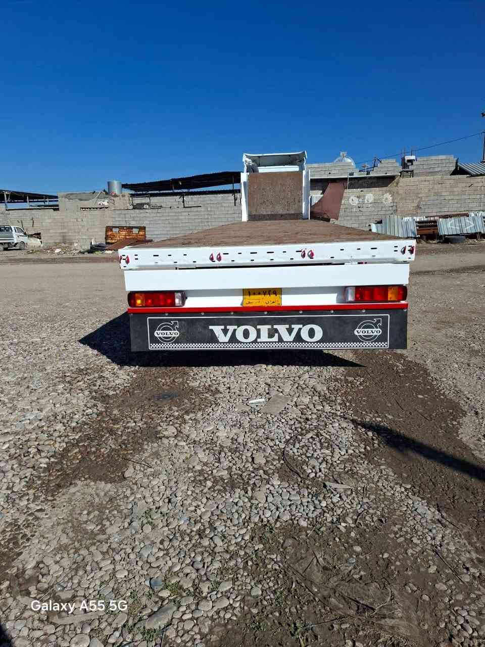 السلام عليكم  فالفو للبيع موديل 2001
حجم 420 كير مكينه اكسل بشرط بدون صبغ تخم تاير
طول عربنه 13.60 كهربائي كامل عنوان طوز 
رقم الهاتف📱 ***********
