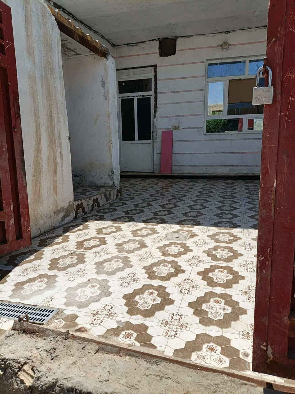 للبيع بيت طابو زراعي سند (25)

- المساحة: 200 متر².
- معاملة التطويب كاملة في البلدية.
- يتكون من:
  - غرفتين نوم.
  - صالة.
  - استقبال.
  - مطبخ.
  - صحيات.
الشارع مخدوم ماء و مجاري

📍 الموقع: حي الكرار.
يبعد أقل من 50 متر عن شارع 30 الرئيسي.

للاستفسار أكثر
***********
***********
