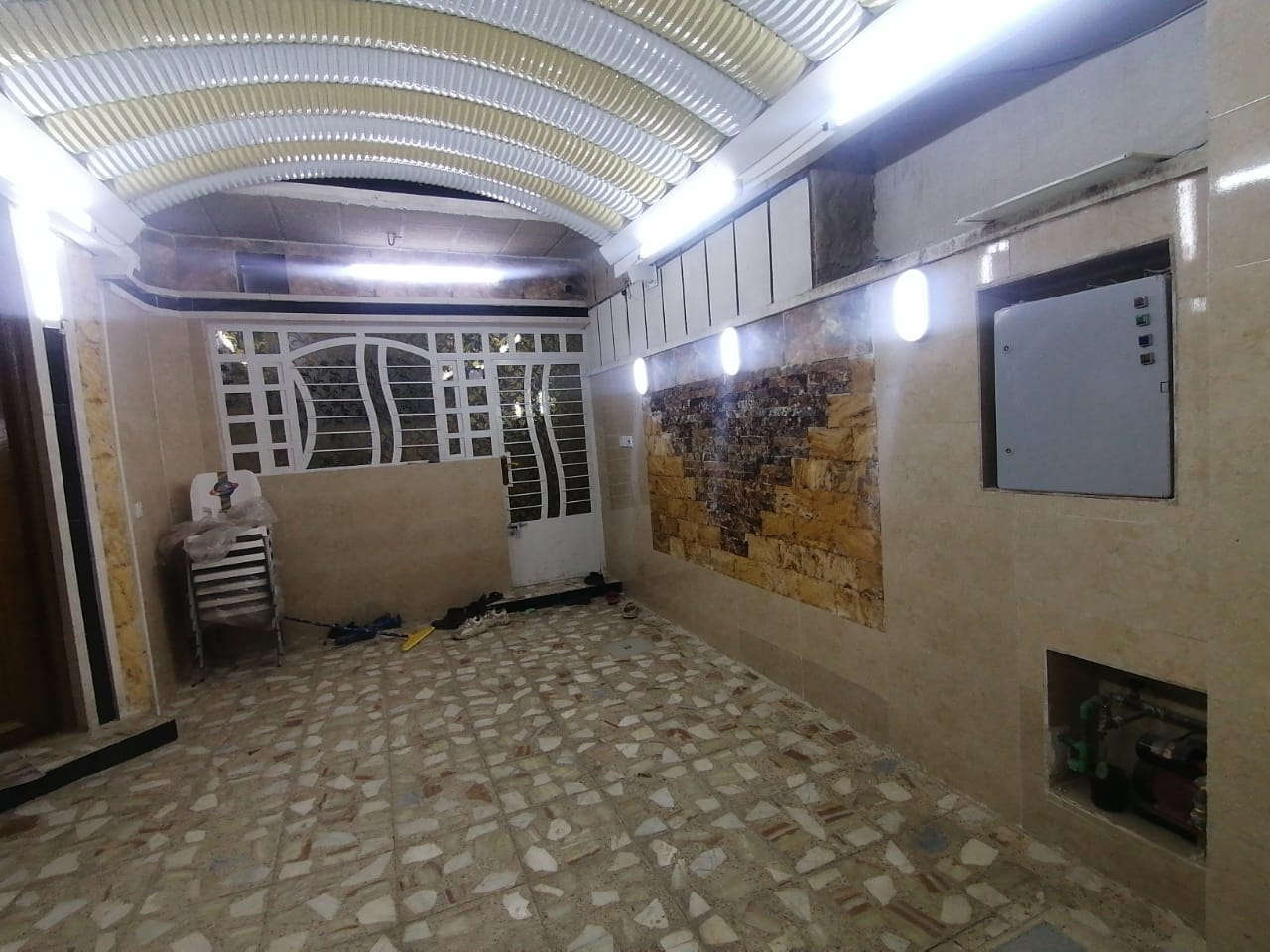 بيت طابو صرف نهاية حي المعلمين مساحه ١٦٠ م ٨ *٢٠ مقابل التشجير خلف مدرسه الناصره علئ الشارع الخدمي الاتصال *********** /***********
