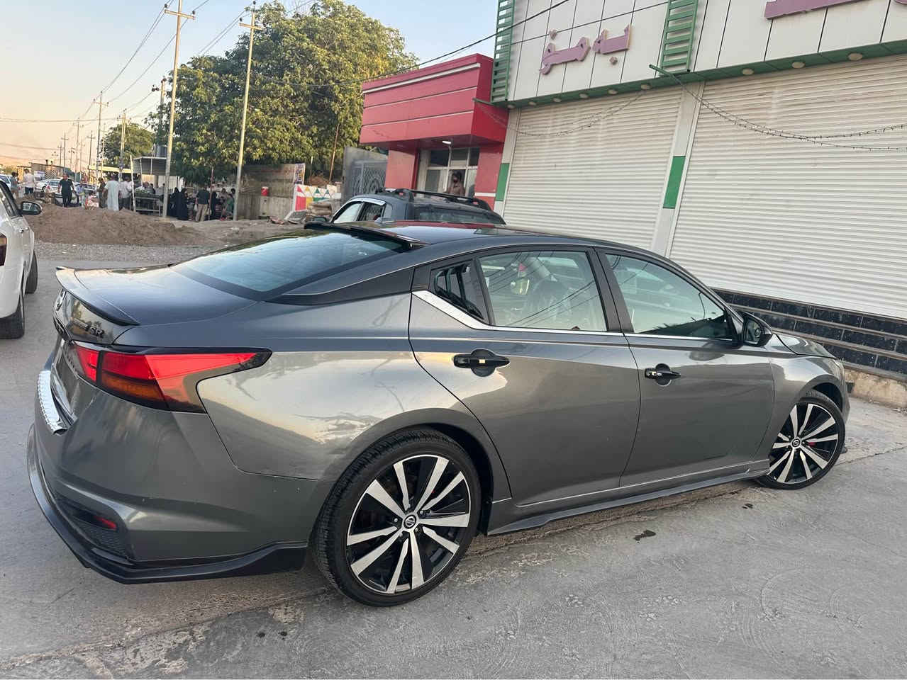 للبيع التيما SR
السعر 112 بيها مجال
***********
موديل 2020
الون نفطي 
بصمة ابواب
بصمة تشغيل
بصمة صندوك
كاميرة خلفيه 
تثبيت سرعه 
شاشه لمس 
شاشه جبيرة
رادار 360 درجة 
كاميرا خلفي 
ويل جديد 
تايرات جديد 
ماشيه ٢٩ميل
لايتات زنون بلادي 
كير مكينه بشرط 
سيارة بيهة 6  قطع صبغ ابيعلك حزام 
كامل كت اسبورت 
رقم سنويه جديد تحويل ثاني يوم 
مكان السياره ديالى خانقين خناقين, ديالى

