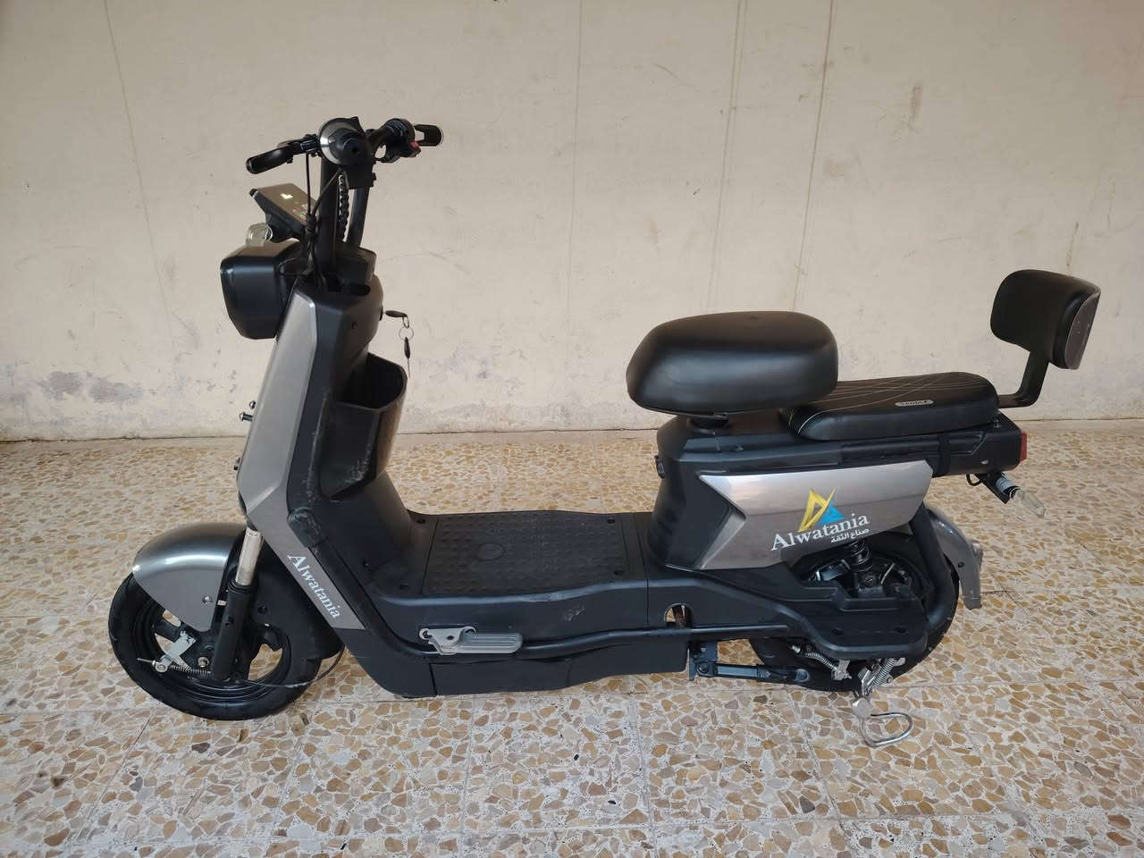 سلام عليكم ورحمه الله وبركاته
دراجه شحن نوعيه صناع الثقة
عدد البطاريات 5 جدد شرط
ليت +بك ليت +اشاير +هورن =كل شغال شرط فول
السعر(250) الف
مكاني #الموصل اليرموك قرب الحديقة
رقم الهاتف للتواصل (***********)
