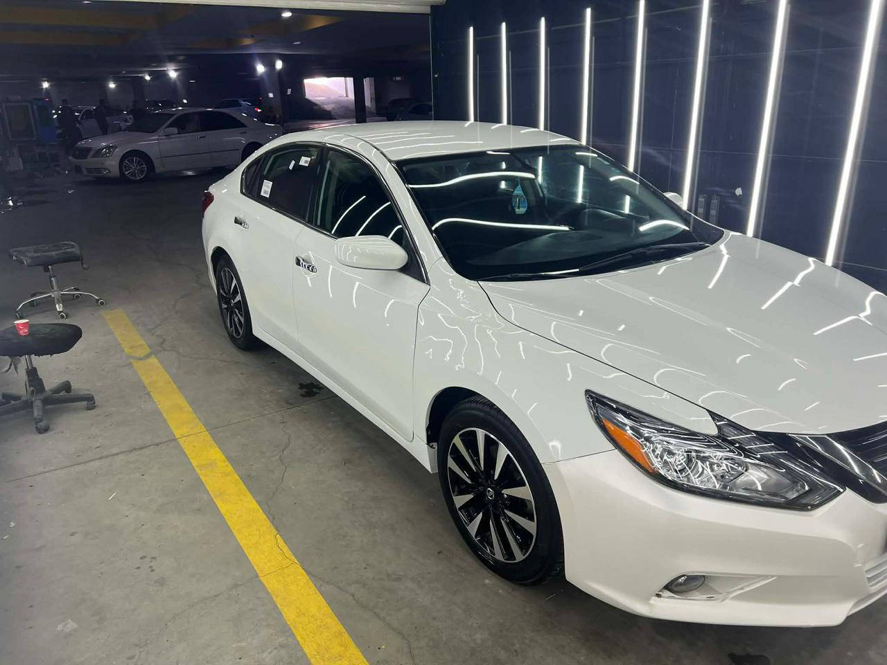 التيما موديل ٢٠١٨  مكفولة سيارة من سبخ بها قتعتين موبدل بيلادي سيارة بدون سبخ كيرو محرك مكفولات  سنوية رقم جديد بشرط تحويل وكالة  سيارة جديد من كول شي سدر تايرات 
سعر ١٣٥ بها مجال 
***********  
مكان سيارة كلا
